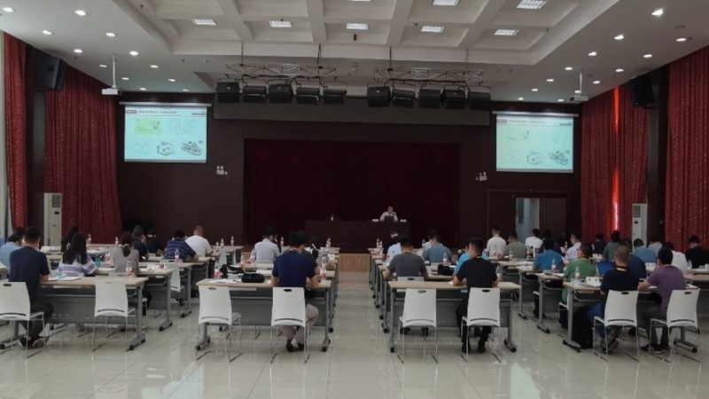 定制课程的价格通常由以下几个因素构成：