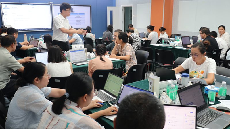 本科及以上学历：100分